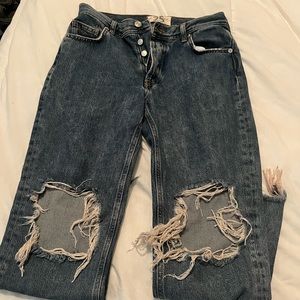 ✨ Free People -We the Free size 25 heavily distressed jeans